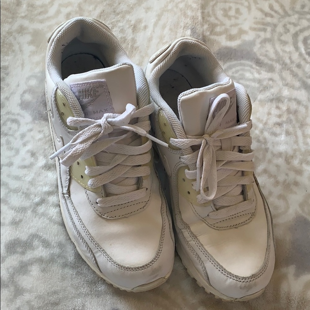 White Nike Air Max
